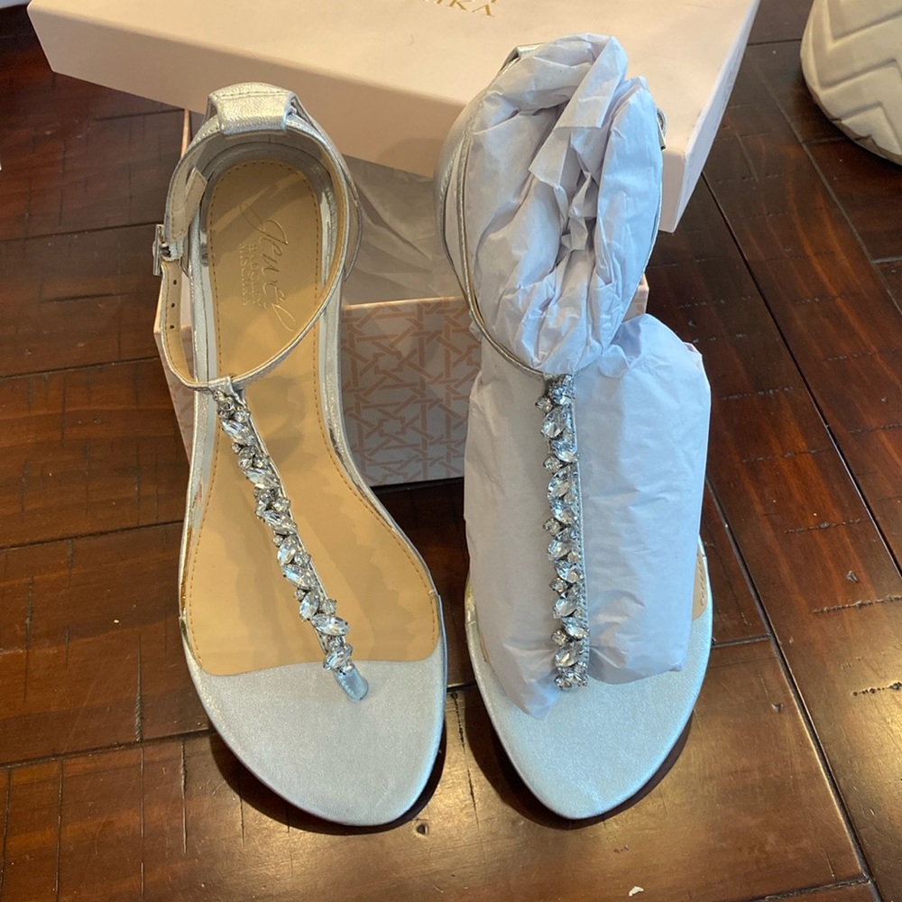 New - Jewel Badgley Mischka Silver Sandals - NEVER WORN IN BOX